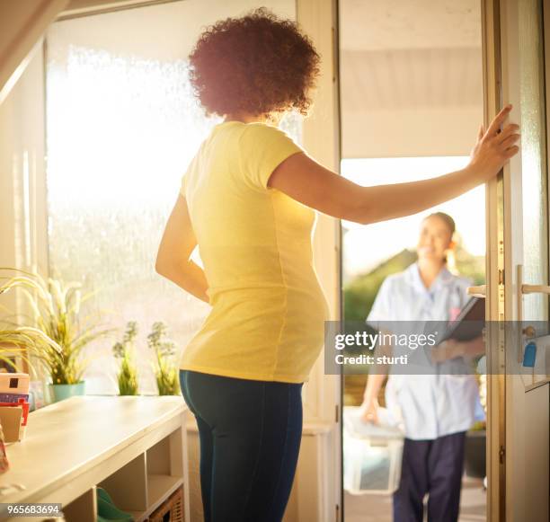 verloskundige check-up - sturti stockfoto's en -beelden