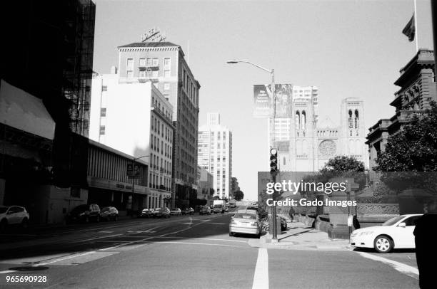 nob hill - grace cathedral stock pictures, royalty-free photos & images