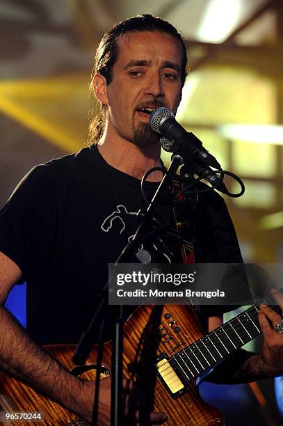 Daniele Silvestri performs at the Italian tv show "Scalo 76" on May 20, 2008 in Milan, Italy.