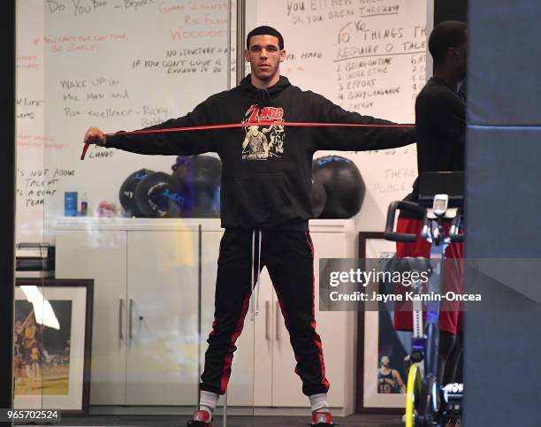 Lonzo Ball of the Los Angeles Lakers works out during the NBA Pre-Draft Workout held by the Los Angeles Lakers on May 29, 2018 in Los Angeles,...