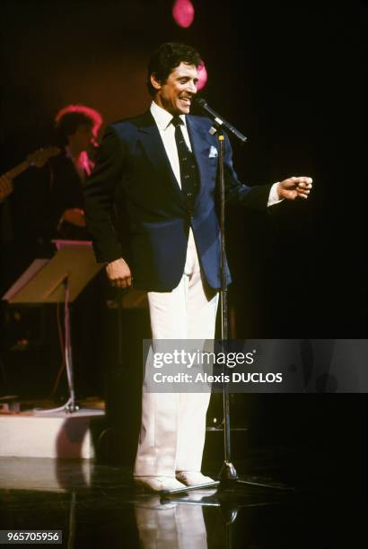 Singer Sacha Distel On stage at Paris Olympia Music Hall, Paris, April 23, 1985.