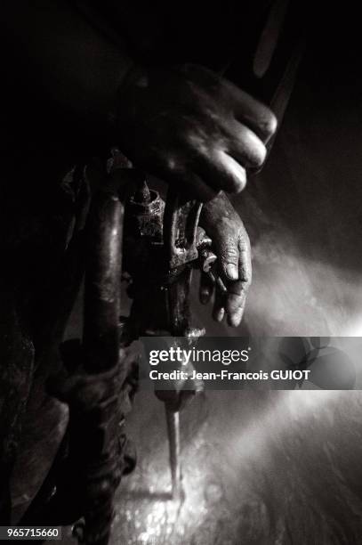 Extraction du minerai dans une mine d'or équitable, 28 mai 2012, Pérou.