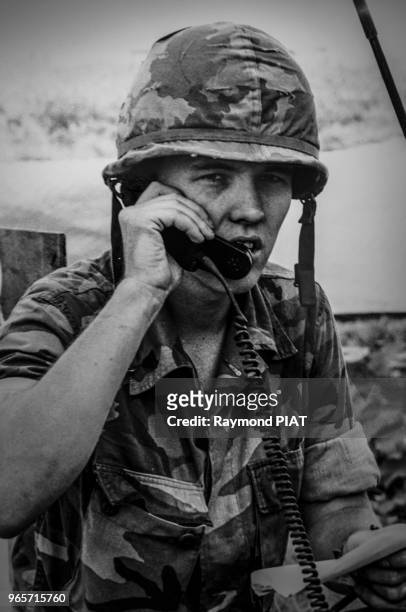 Soldat des commandos de marine de l'armée américaine au téléphone lors d'opérations militaires 'Cobra Gold', Thaïlande.
