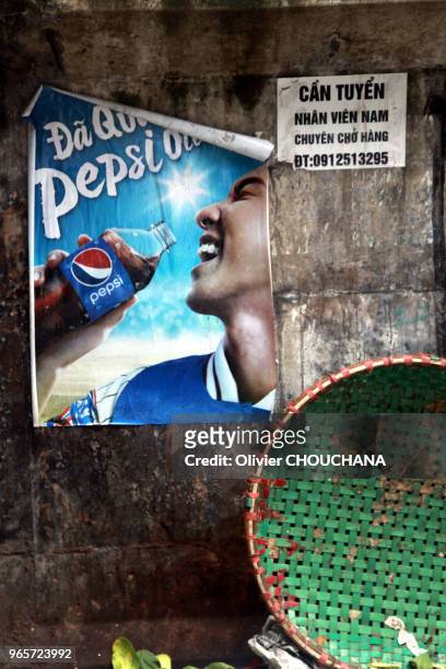 Affiche publicitaire pour la marque Pepsi sur un mur le 23 Aout 2017, Hanoi, Vietnam.