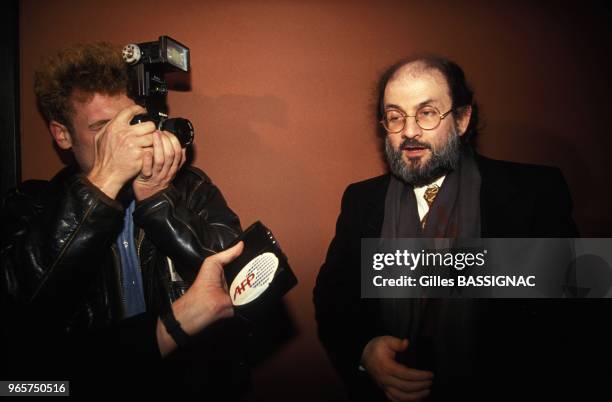 Le romancier britannique Salman Rushdie en visite a Paris le 19 mars 1993 a Paris, France.