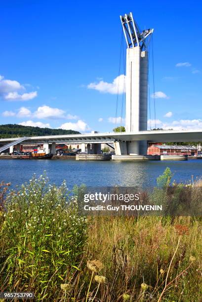 Pont levant Gustave Flauvert au dessus de la Seine, 16 aout 2014, Rouen, Haute Normandie, France.