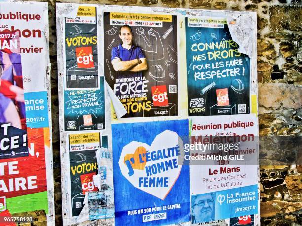Panneau libre d'affichage, affiches électorales de Jean-Luc Mélenchon et du PCF pour l?égalité homme femme et de la CGT, 19 janvier 2017, Bonnetable,...