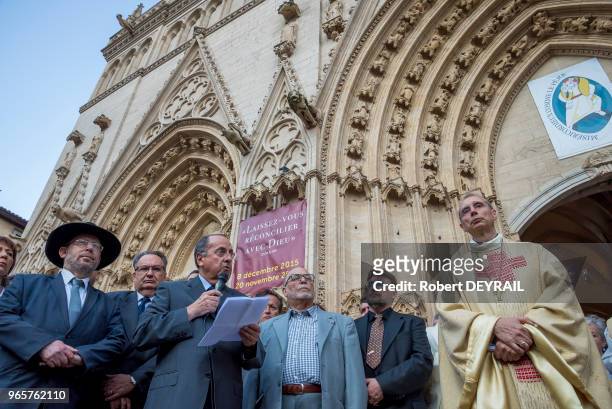 De gauche à droite, le Grand Rabbin de Lyon Richard Werstenschlag, Michel Delpuech préfet de région, Kamel Kebtane, Recteur de la mosquée de Lyon,...