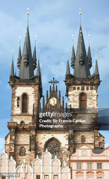 tyn church facade in old town square, prague, czech republic, a unesco heritage site - týnkerk stockfoto's en -beelden