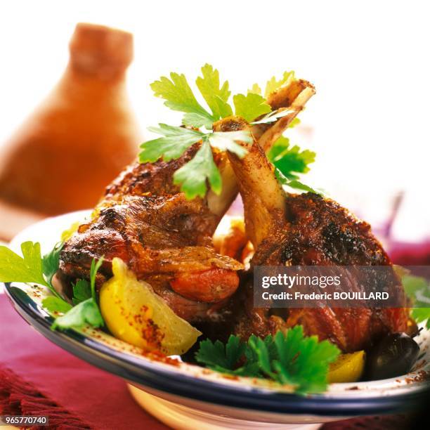 Knuckle-joint lamb with spices and grilled in the oven, accompanied with preserved lemon and Moroccan olives. Souris d'agneau grillée aux fours, aux...