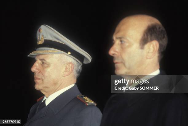 Le general Gunter Kiessling, commandant en chef adjoint de l'OTAN, limogé pour homosexualite le 30 decembre 1983, ensuite rehabilite, prend sa...