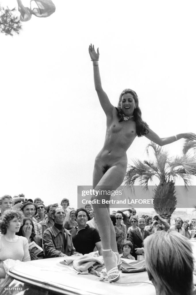 La starlette Edy Williams au Festival de Cannes