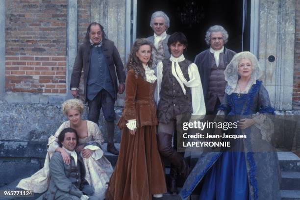 Fanny Cottencon, Brigitte Fossey et Micheline Presle entourees de Roger Coggio, Paul Preboist, Robert Rimbaud, Jean-Pierre Bouvier et Michel Galabru...