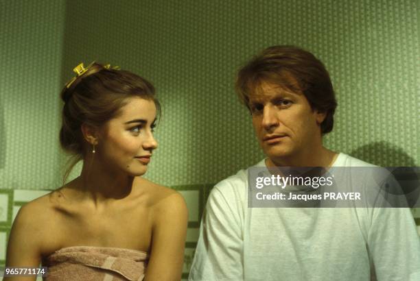 Anne Consigny et Andre Dussollier sur le plateau de la serie televisee 'Allo Beatrice' le 27 fevrier 1984 a Paris, France.