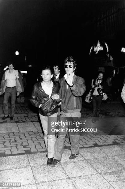 Mick Jagger et Roman Polanski assistent au spectacle de catch feminin dans la boue au 'Krypton' le 16 novembre 1982 a Paris, France.