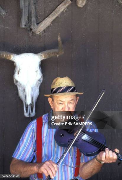 Le violoniste se nomme Jean Augustin Marse.