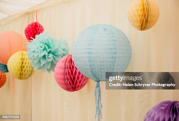 paper pom pom decorations at wedding reception - pom pom stock-fotos und bilder
