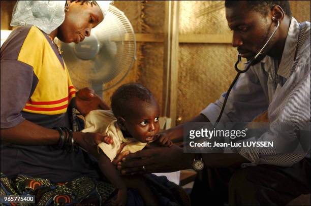 In a CRENI of the MSF in Zinder, a doctor sounding a child. The CRENI are centres for severely malnourished children.