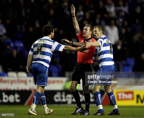 Bryn Gunnarsson and Shane Long of Reading argue with referee Oliver Langford during the Coca-Cola Football League Championship match between Reading...