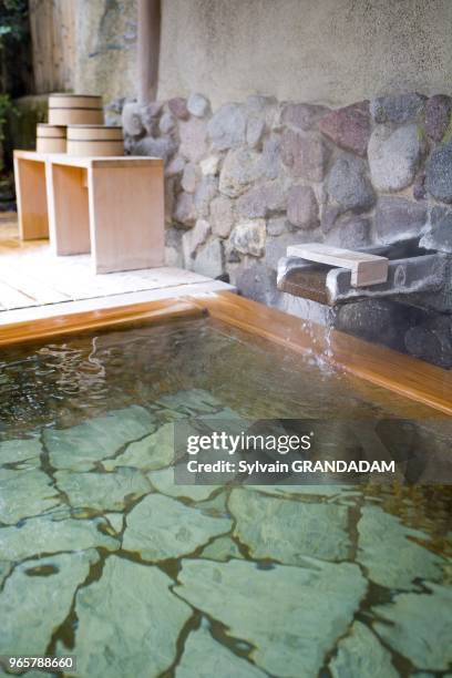 Riokan et "onsen" Kamenoi Besso. Yufuin, petite ville a 500 m d'altitude et proche de Beppu, celebre pour ses sources chaudes, ses paysages et son...