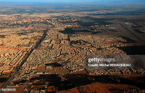 La ville de Marrakech vue du ciel porte bien son nom de ville rouge,.