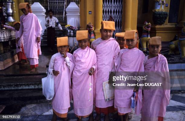 La Birmanie est le seul pays où le bouddhisme dit du Petit-véhicule autorise les femmes et les fillettes à être nonnes. La Birmanie est le seul pays...