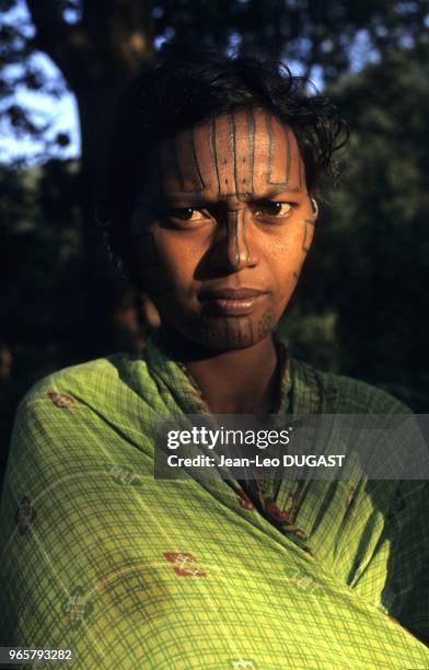 Les femmes de la minorité ethnique des Desia-Kondh présentent des tatouages sur leur visage. Les femmes de la minorité ethnique des Desia-Kondh...