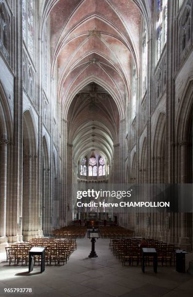 Cathédrale Saint-Etienne, nef et coeur, Auxerre .