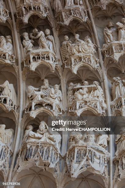 Auxerre , cathédrale Saint-Etienne, voussures du portail central.