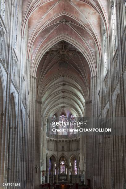 Cathédrale Saint-Etienne, nef et coeur, Auxerre ,.