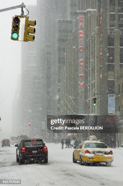 TEMPETE DE NEIGE A TIME SQUARE.