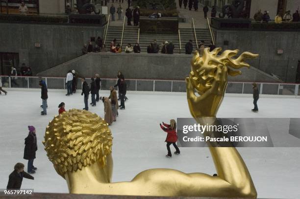 PATINOIRE DES FETES DE NOEL A ROCKEFELLER CENTER.