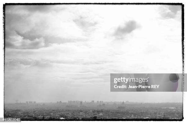 Balade in Paris. Opus 1. Nuage et pollution sur la Capitale.