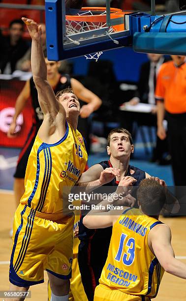 Stanko Barac, #42 of Caja Laboral competes with Paulius Jankunas, #13 of BC Khimki Moscow Region and Timofey Mozgov, #25 of BC Khimki Moscow Region...