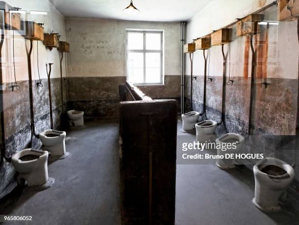 Les toilettes dans un Block. Auschwitz I le 27 Août 2007 en Pologne.