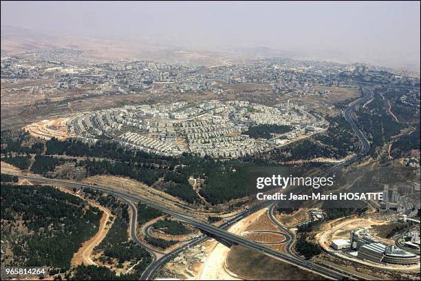 Intersection of Road n°1 and Road n°404. On the right, the industrial zone of Har Hotsvim, in front, the new ultra-orthodox small town of Ramat...