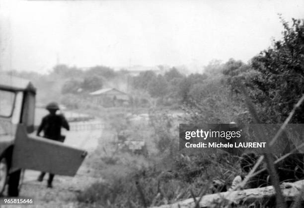 The filmed death of Michel Laurent on April 27, 1975 on the road to Bien Hoa. One can see Michel Laurent crouching in front of a tree. He is filming...