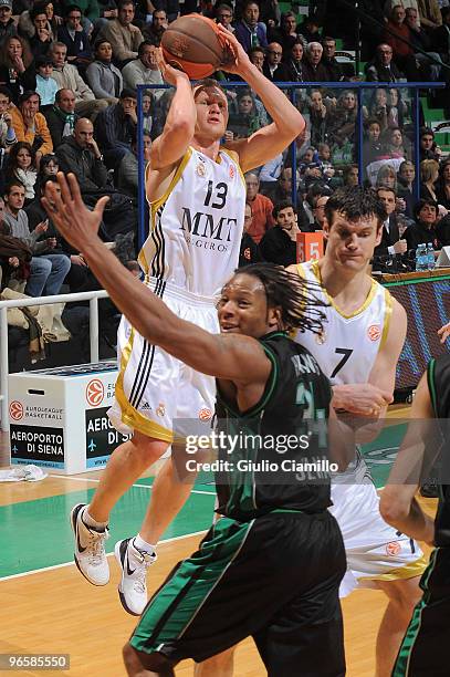 Rimantas Kaukenas, #13 of Real Madrid shoots over David Hawkins, #34 of Montepaschi Siena during the Euroleague Basketball 2009-2010 Last 16 Game 3...