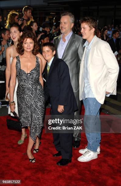 Susan Sarandon, Tim Robbins and family attend the premiere of "War Of The Worlds" held at the Ziegfeld Theatre, New York City BRIAN ZAK.
