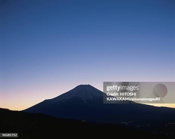 silhouette of mt. fuji, copy space, yamanakako village, yamanashi prefecture, japan - yamanakako photos et images de collection