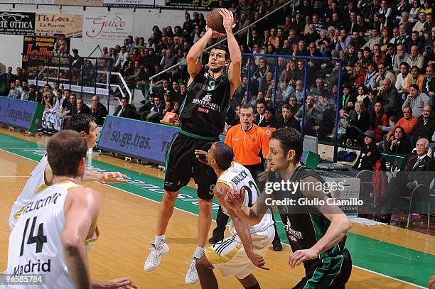 Marco Carraretto, #9 of Montepaschi Siena shoots over Louis Bullock, #22 of Real Madrid during the Euroleague Basketball 2009-2010 Last 16 Game 3...