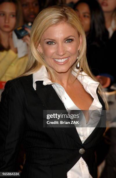 Julie Roberts arrives at the premiere of the Johnny Cash biopic "Walk The Line", held at the Beacon Theatre, New York City BRIAN ZAK.