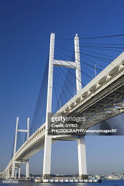 yokohama bay bridge,  yokohama,  kanagawa prefecture,  japan - 横浜ベイブリッジ ストックフォトと画像