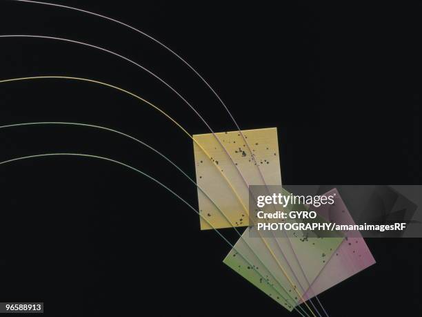 Paper String Background String Black Background Stock-Fotos und Bilder - Getty Images