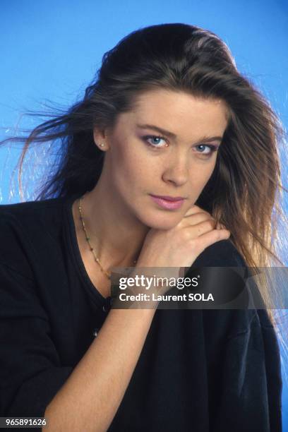 Portrait de la chanteuse Corynne Charby le 24 novembre 1986 à Paris, France.