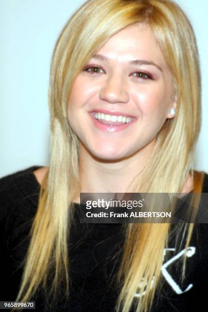 Kelly Clarkson at the T Mobil store in New York City, announcing the All Access winner Tara Cunningham.