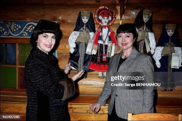 Mireille Mathieu and her sister Monique.