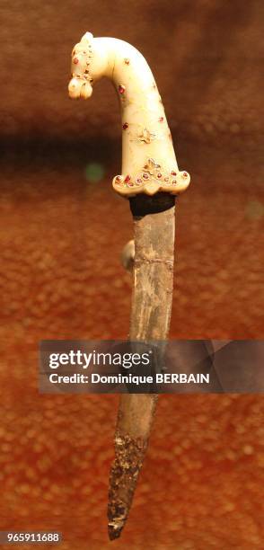 Dagger from India-1700 Jade,Gold,Wood.