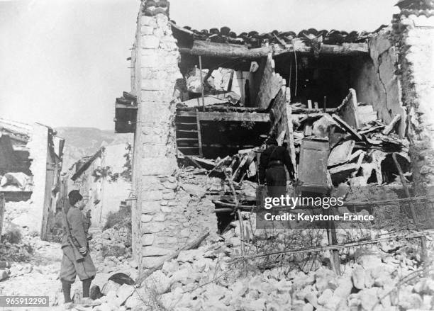 Les ruines d'une maison après le tremblement de terre dans la région des Abruzzes, à Lama Paligni, Italie le 29 septembre 1933.