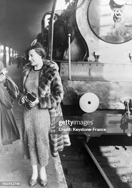 Miss Europe' photogrpahié sur le quai de la gare du Midi à Bruxelles, Belgique le 27 septembre 1934.